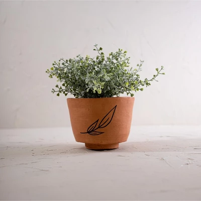 Leaf Accent Terracotta Planter - Foreside Home & Garden 3 Leaf Accent Terracotta Planter - Foreside Home & Garden